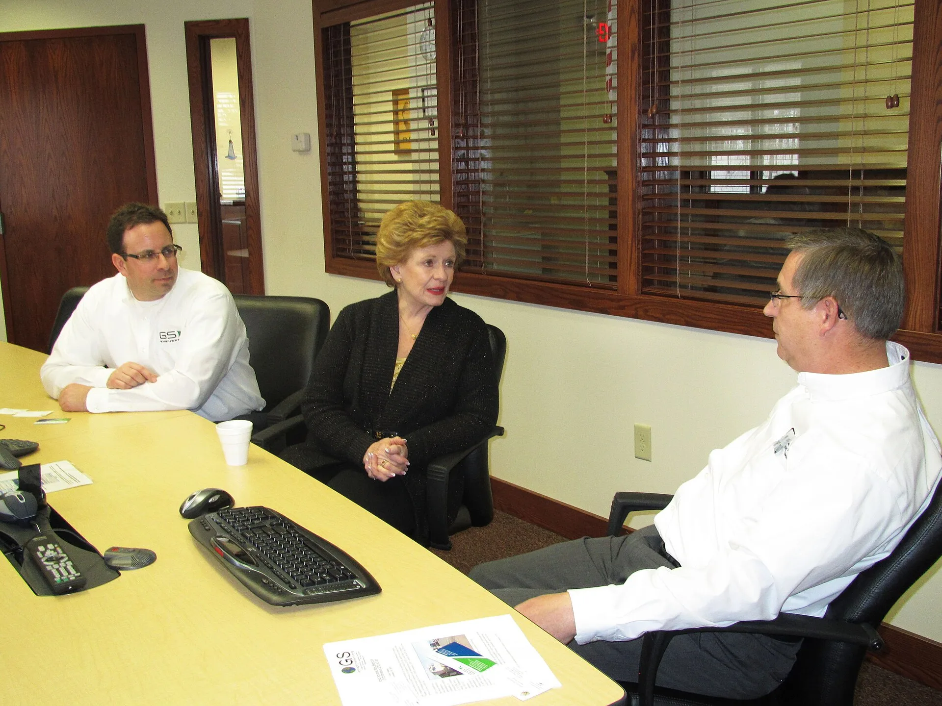 Senator Stabenow discusses support for small businesses with representatives of GS Engineering, one of the UP’s small business success stories. This photograph is provided by the Office of U.S. Senator Debbie Stabenow.