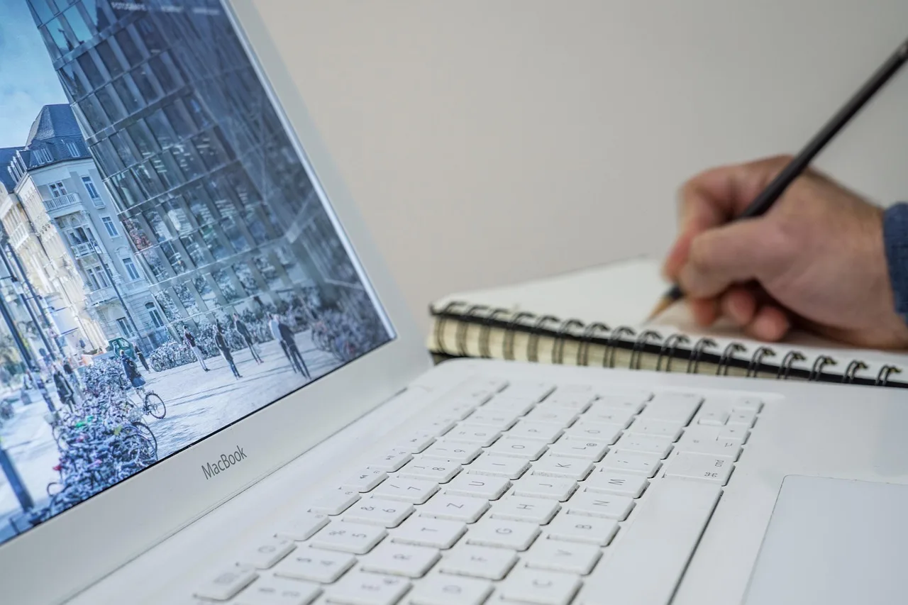 laptop, apple, keyboard, technology, mac, application, software, hardware, people, hand, notebook, notes, blue apple, blue keyboard, blue software, blue note